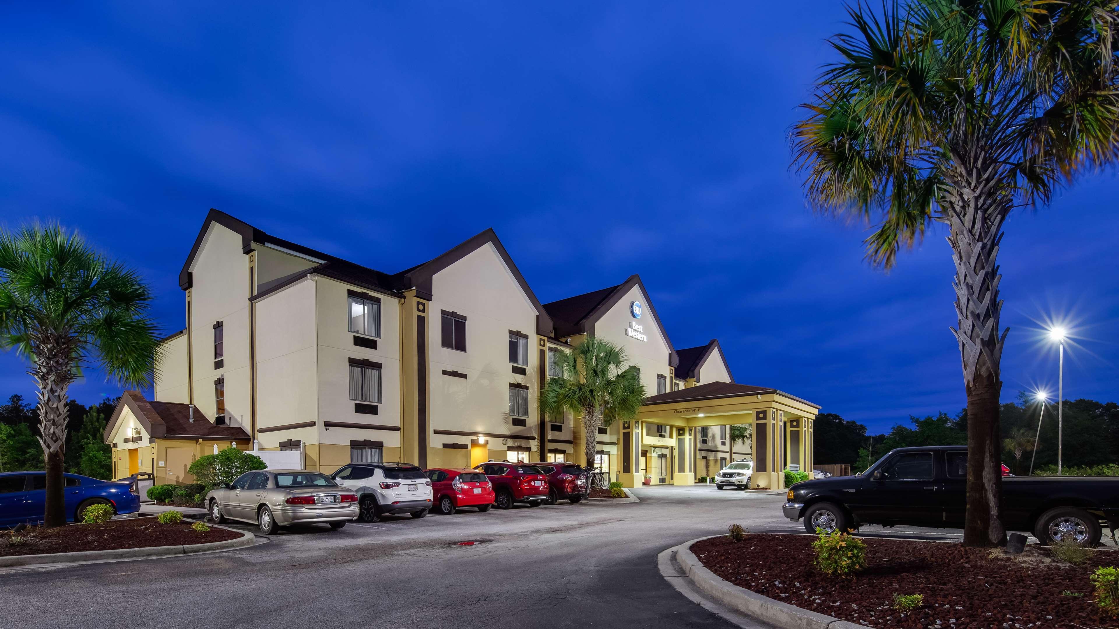 Best Western Executive Inn - Latta Berrys Crossroads Exterior photo