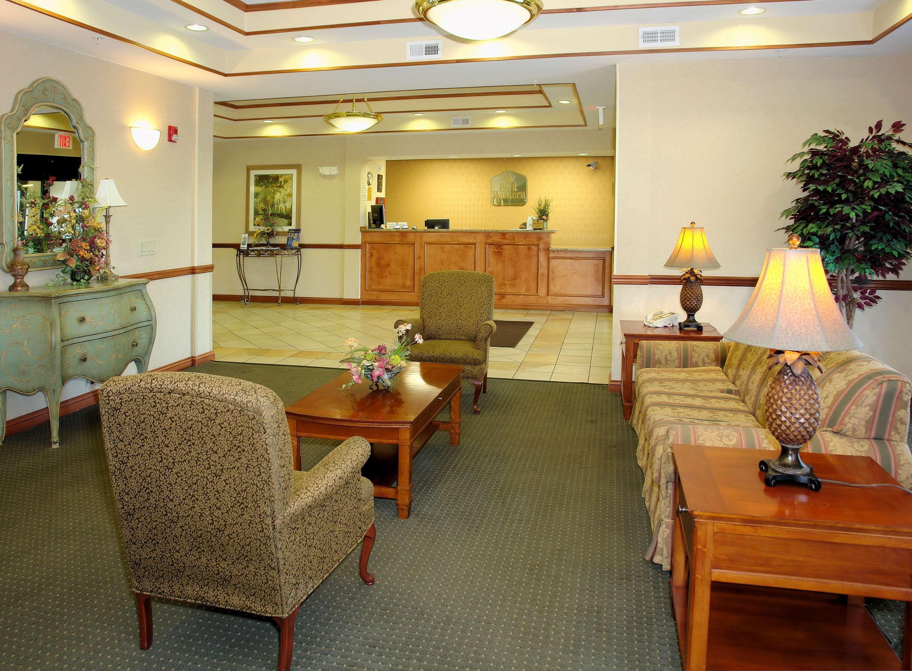 Best Western Executive Inn - Latta Berrys Crossroads Exterior photo